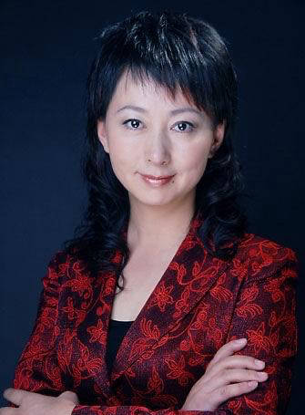 因此